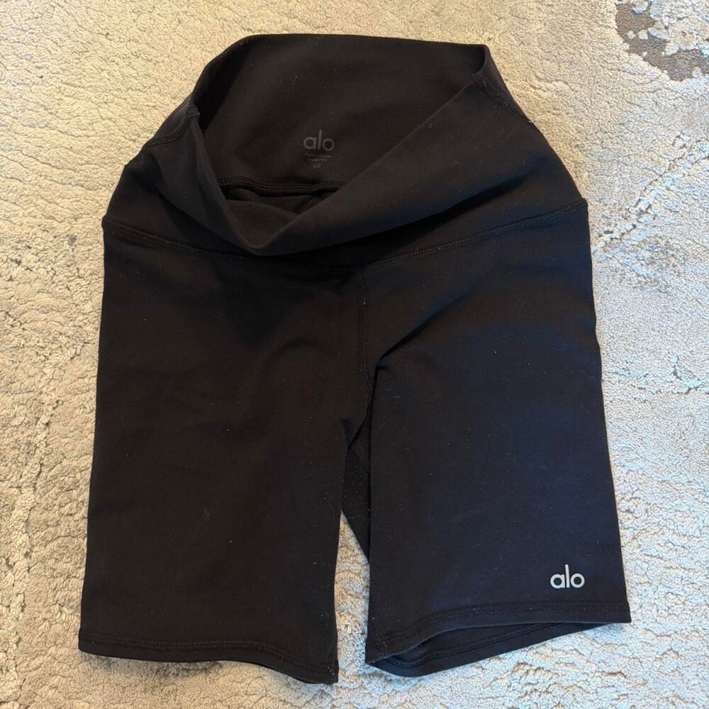 Alo yoga black biker shorts
